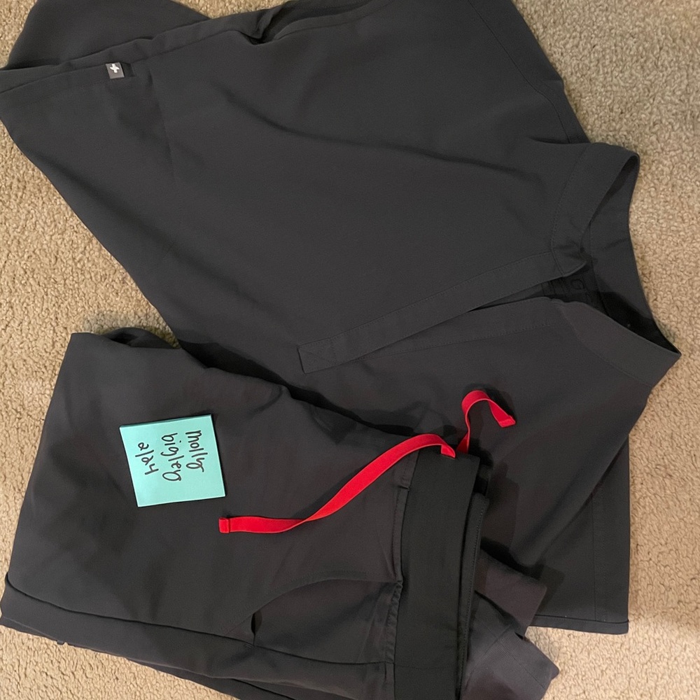 Figs Charcoal Scrub Set Medium